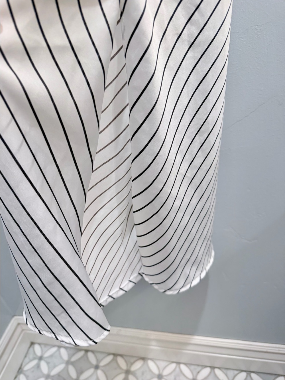Theory Relaxed Slip Crushed Satin Stripe Maxi Dress White Black Minimalist Sz 0 - Picture 6 of 12